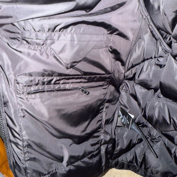Prada Down Jacket Made Of Re-Nylon - Picture 6 of 7